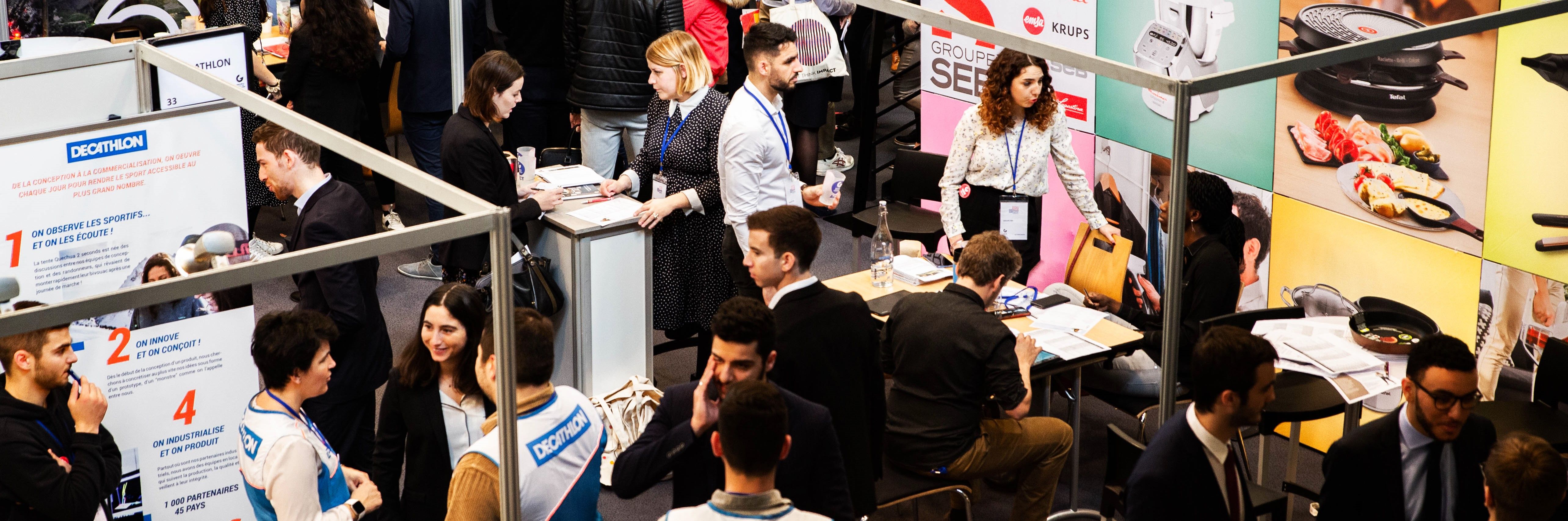 Groupe de personnes en formation