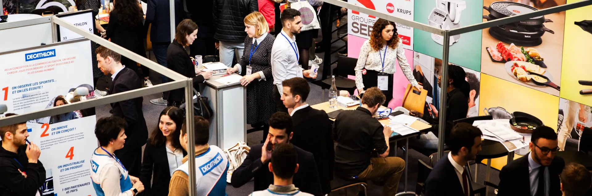 Groupe de personnes en formation