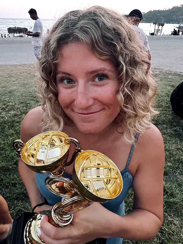 men Acro World Tour Champion et championne de France de parapente acrobatique.