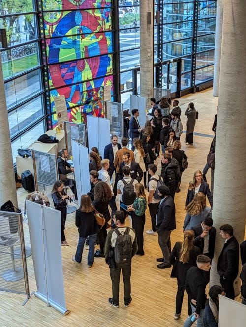 Forum recrutement dans le hall