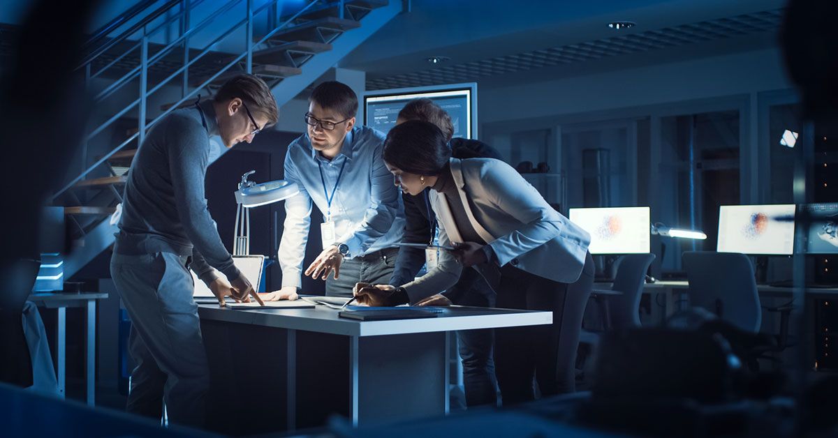 Etudiants travaillant en groupe