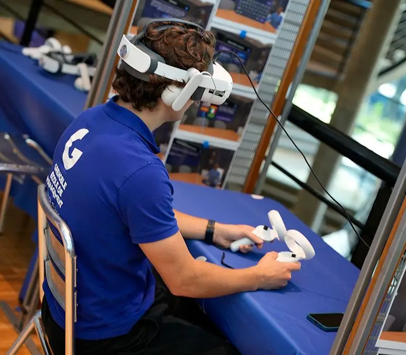 etudiant de gem en preparation aux entretiens avec IA et VR