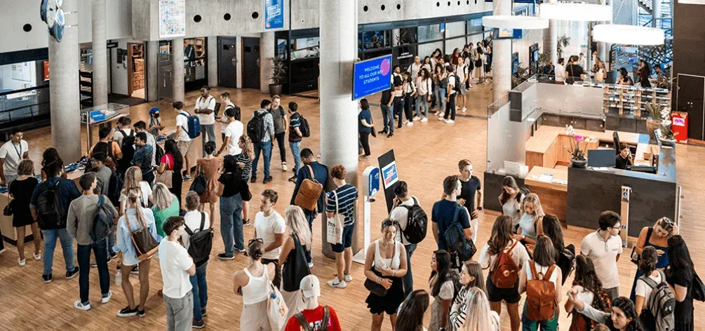 GEM hall Sémard avec des étudiants